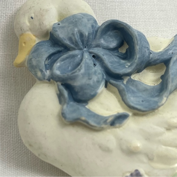 Vtg Goose Brooch 80s style with blue bow ribbon - Picture 2 of 4